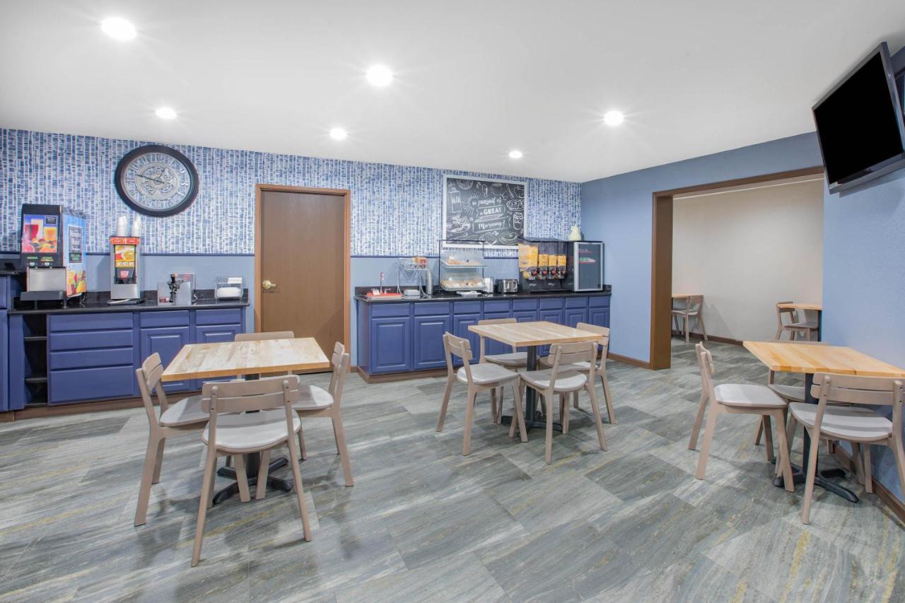 Americinn By Wyndham Pella Ngoại thất bức ảnh