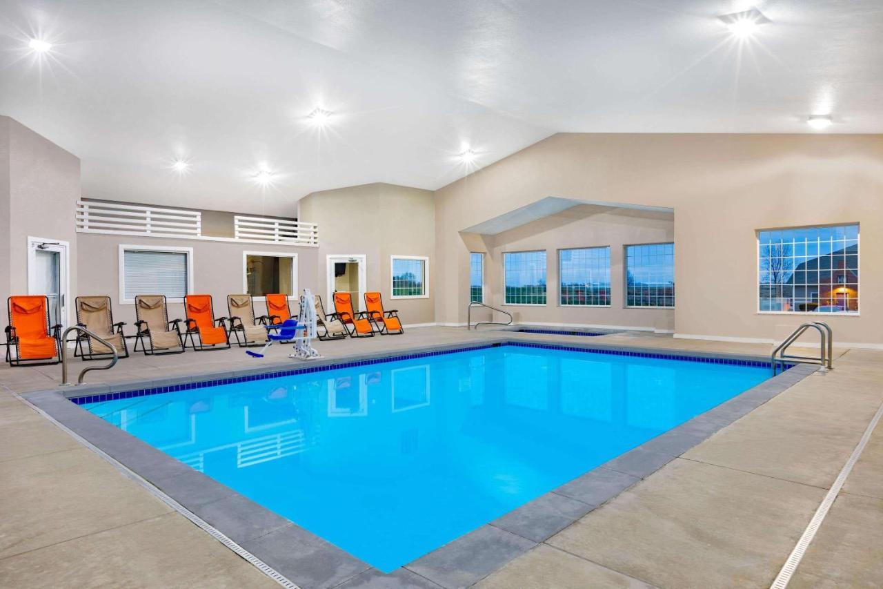 Americinn By Wyndham Pella Ngoại thất bức ảnh