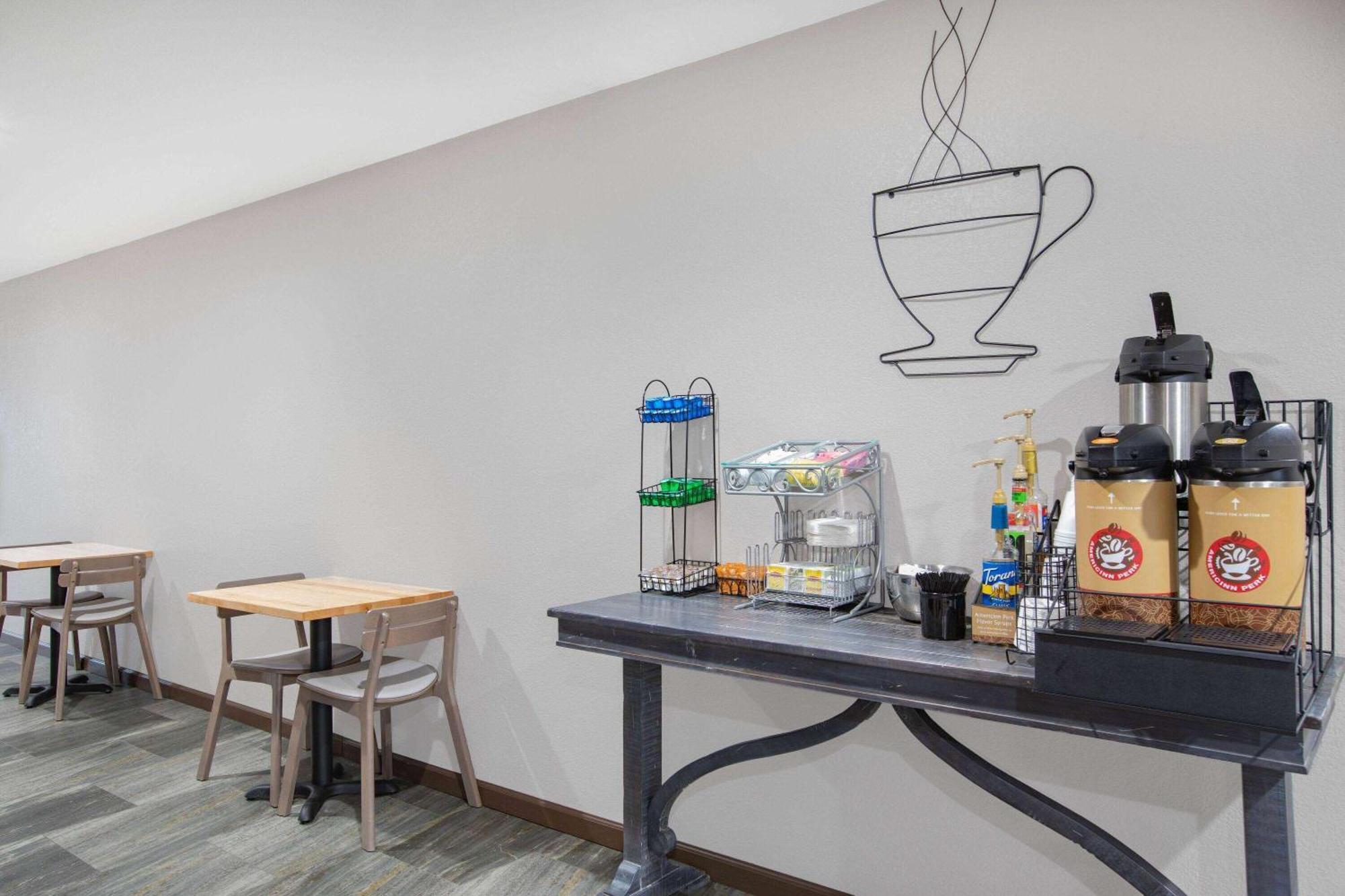 Americinn By Wyndham Pella Ngoại thất bức ảnh