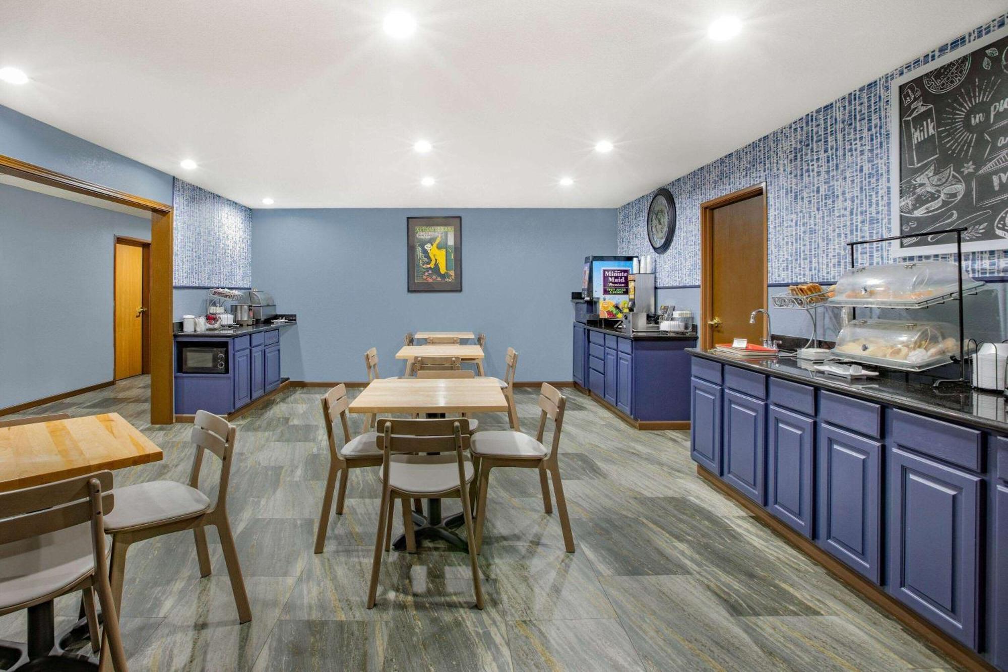 Americinn By Wyndham Pella Ngoại thất bức ảnh