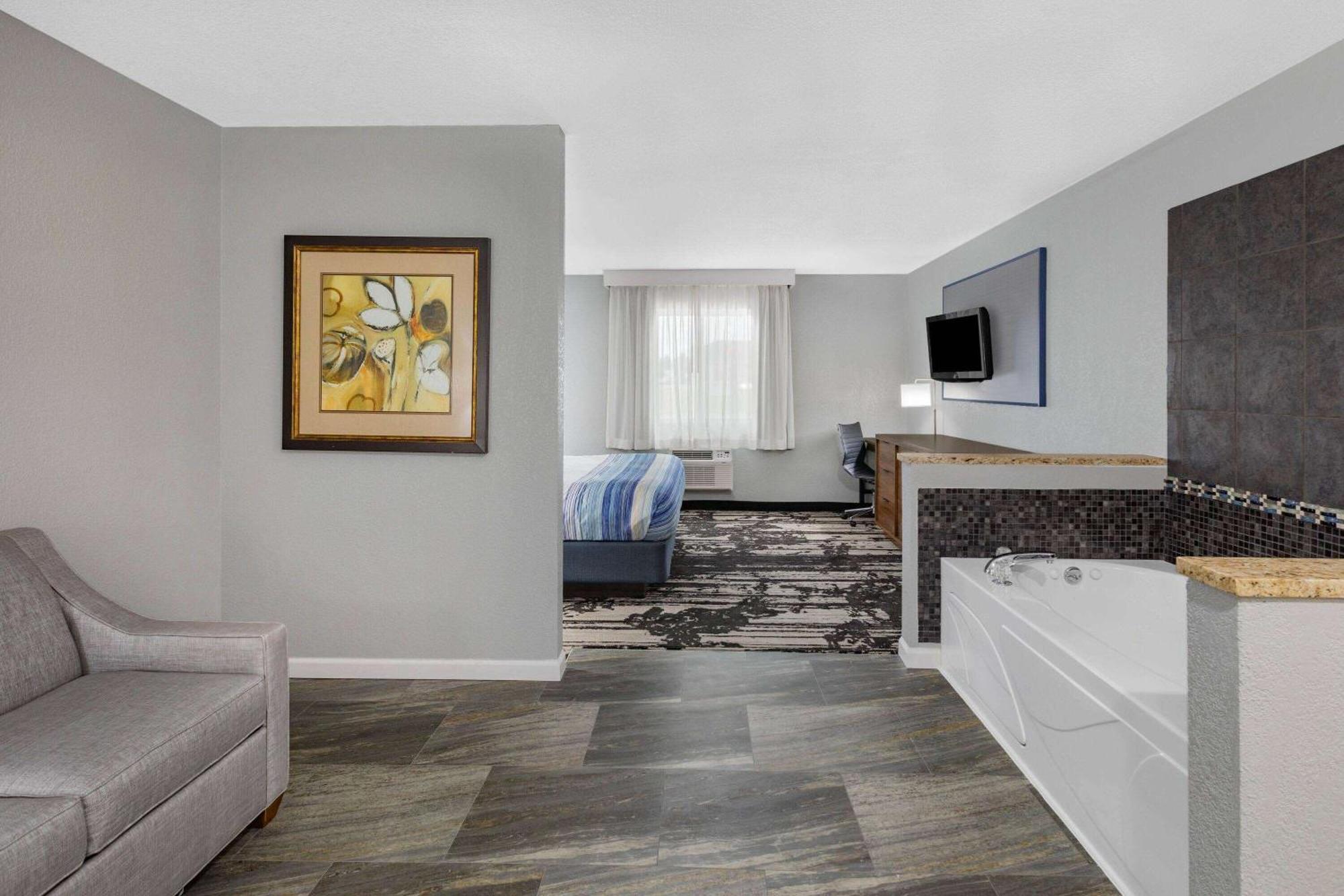 Americinn By Wyndham Pella Ngoại thất bức ảnh