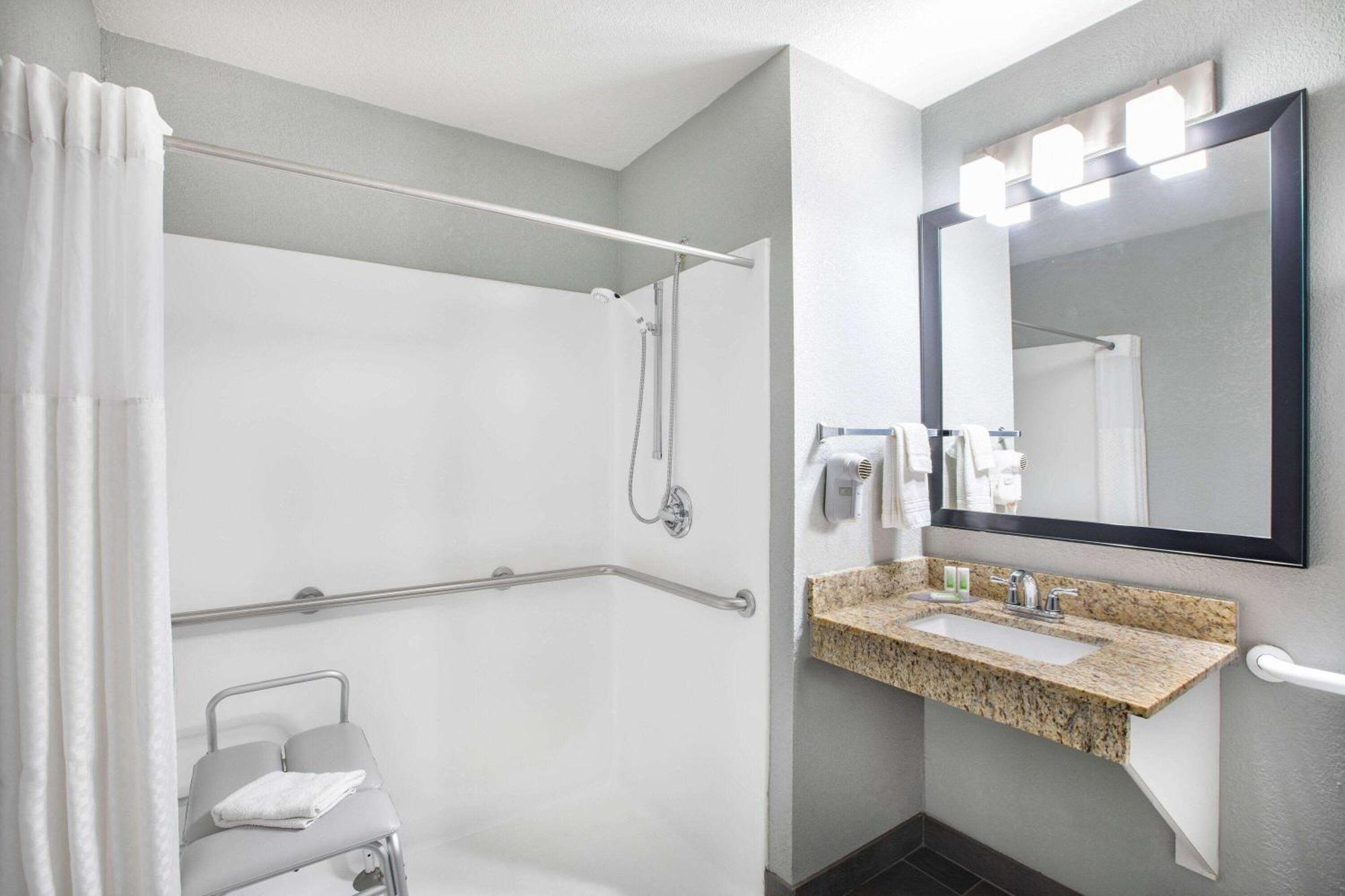 Americinn By Wyndham Pella Ngoại thất bức ảnh